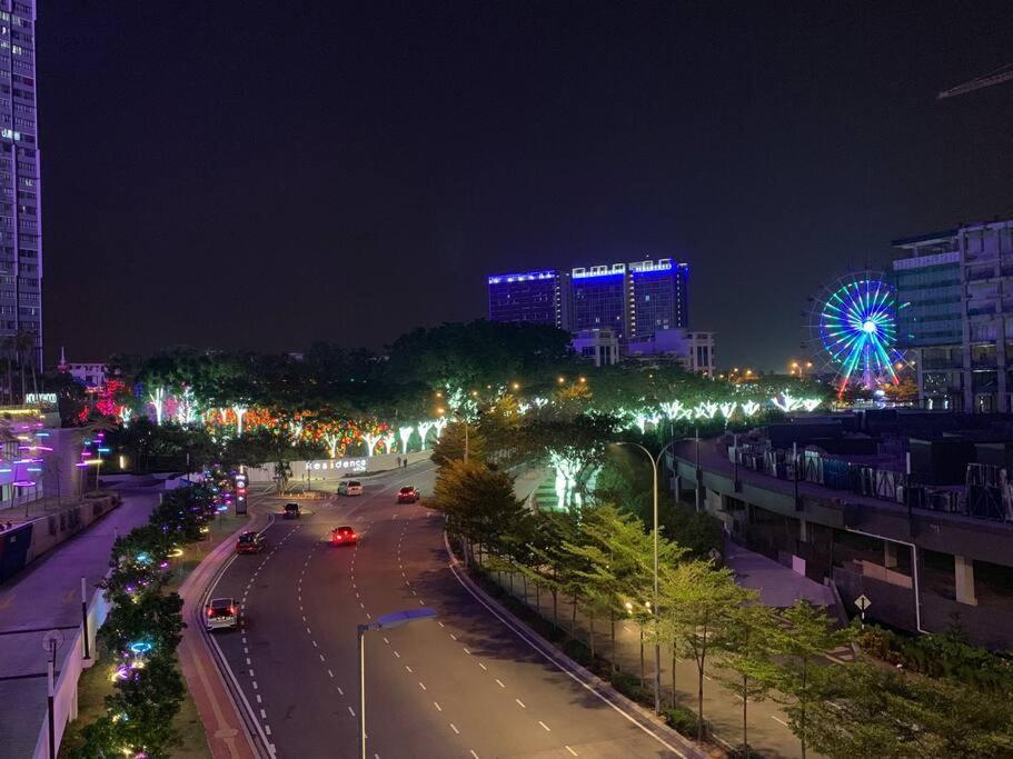 Apartment I-city At By Landmark *